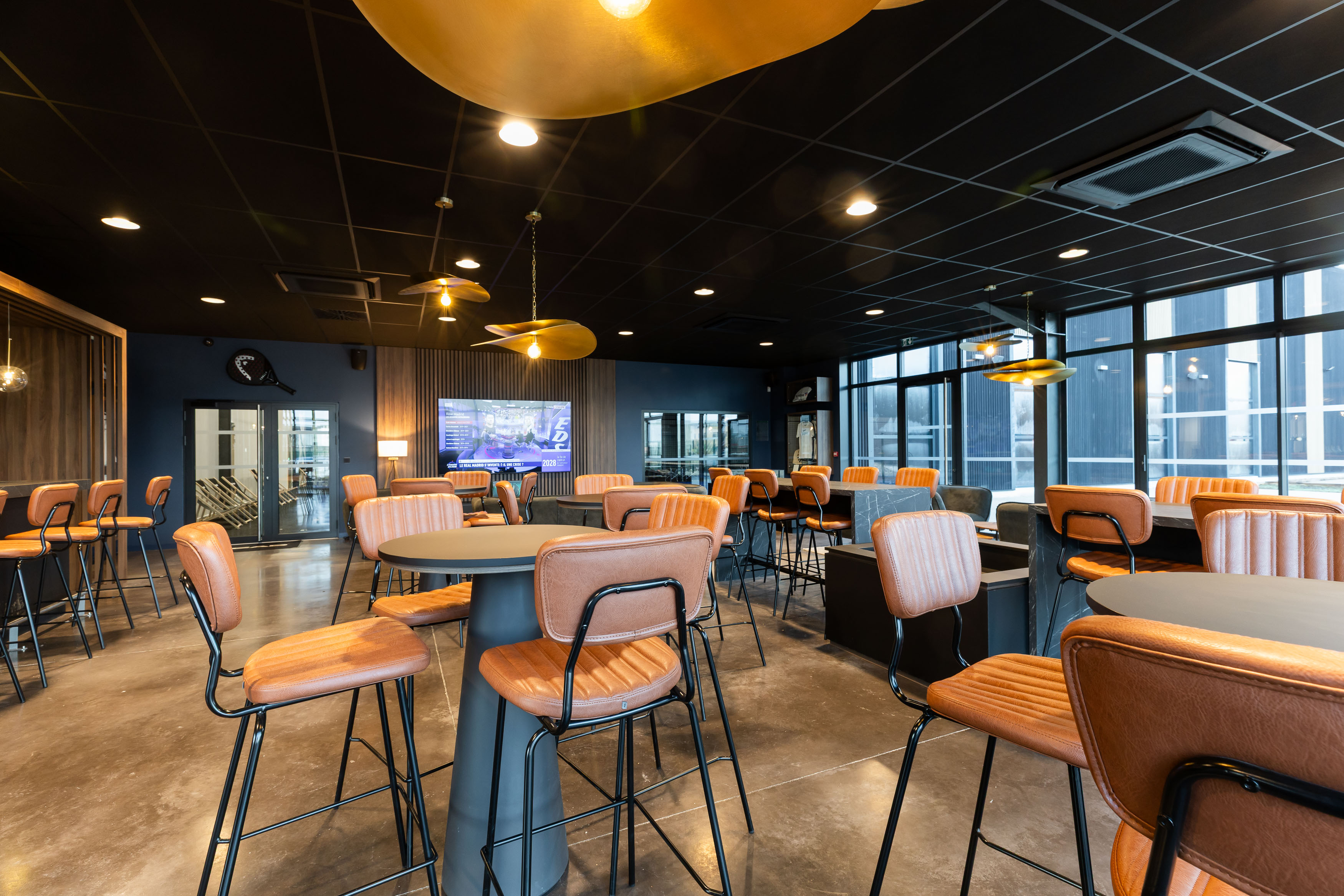 Art de vivre au Beaune Padel Club : sport, détente et vins de Bourgogne