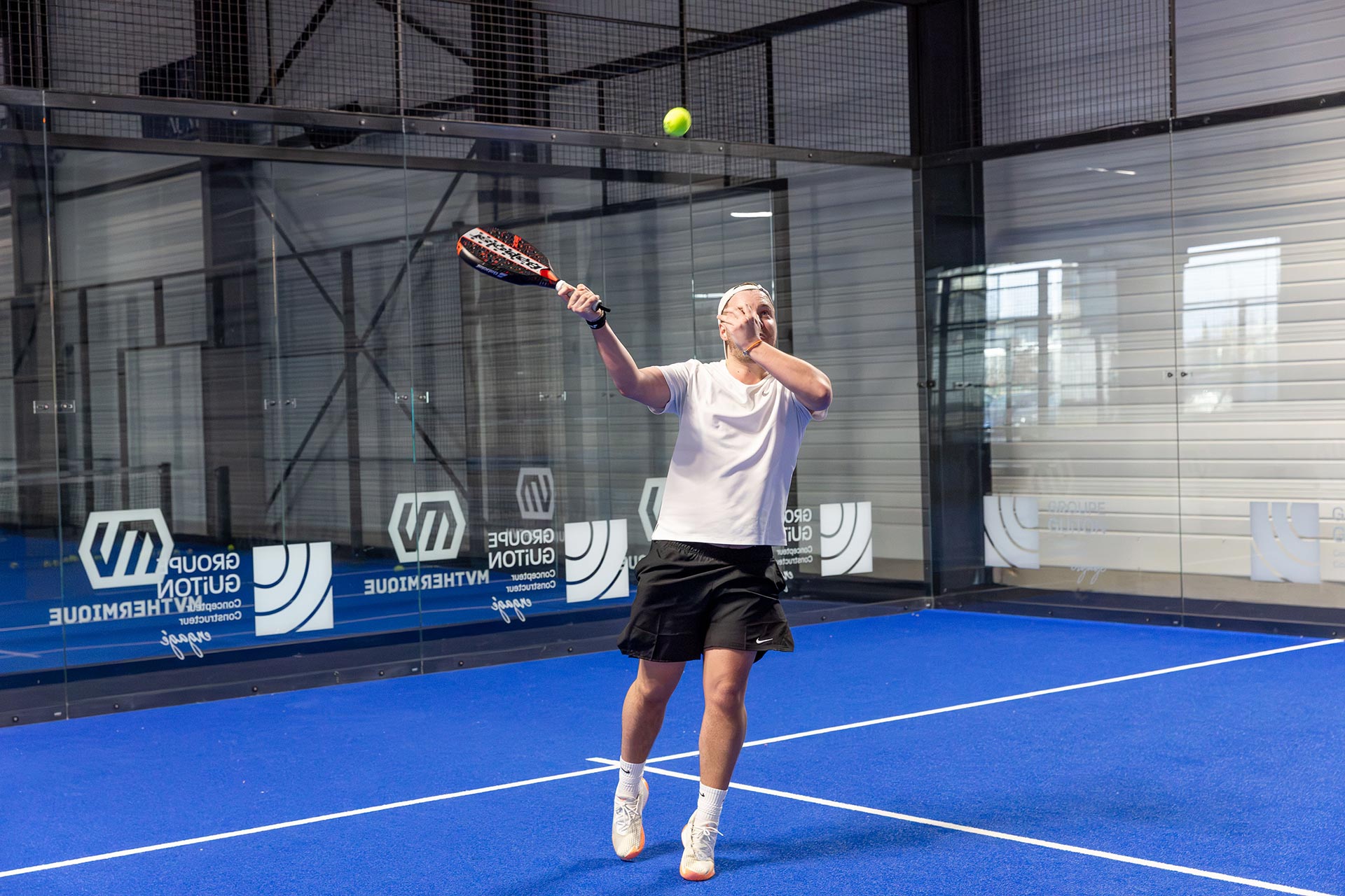 Cours de padel avec professeur diplômé à l'académie Beaune Padel Club